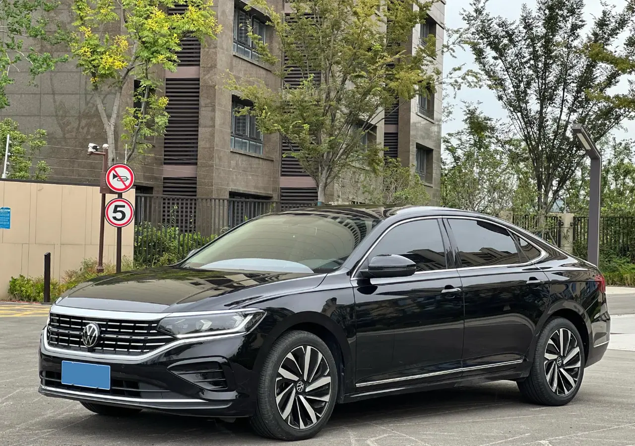 2022 Volkswagen Passat 2.0T 186HP L4 7DCT