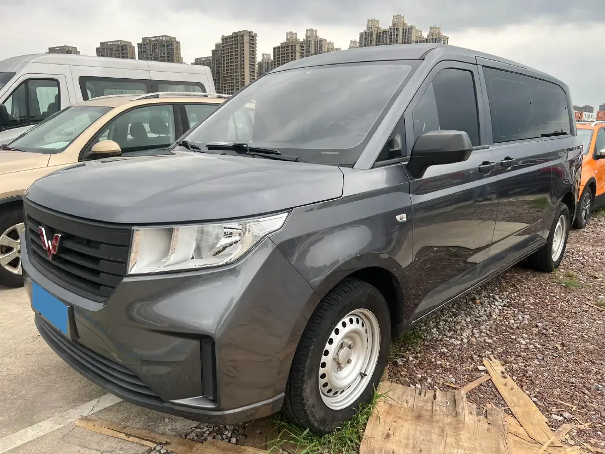 2022 WuLing ZhengChen 2.0L 136HP L4 6MT