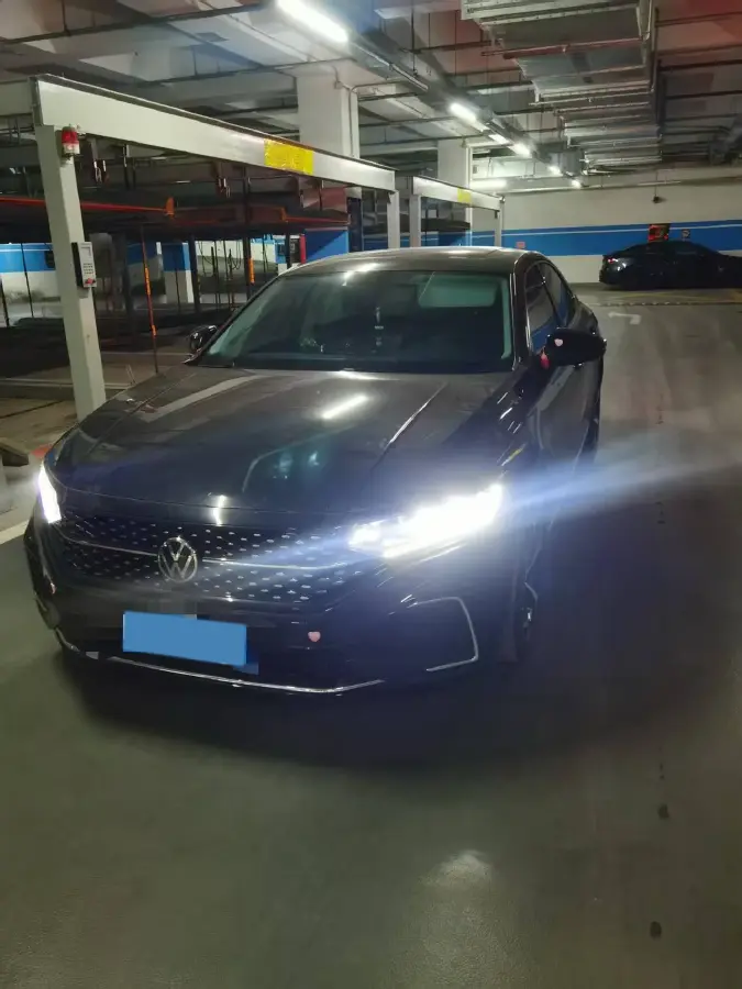 2025 Volkswagen Passat 2.0T 186HP L4 7DCT