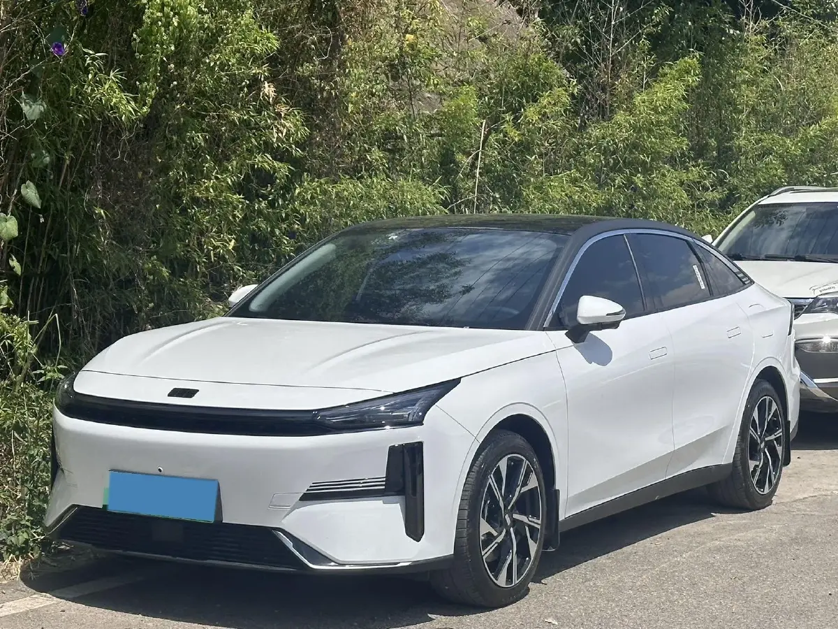 2023 Geely Galaxy L6 1.5T 163HP L4 3DHT PHEV