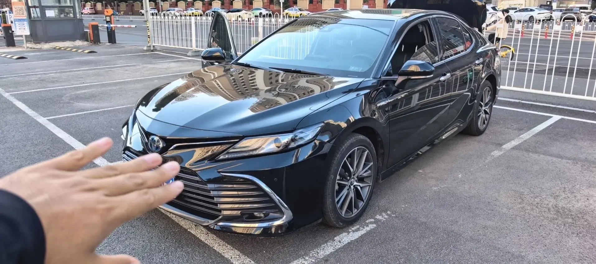 2021 Toyota Camry 2.5L 178HP L4 E-CVT Hybrid