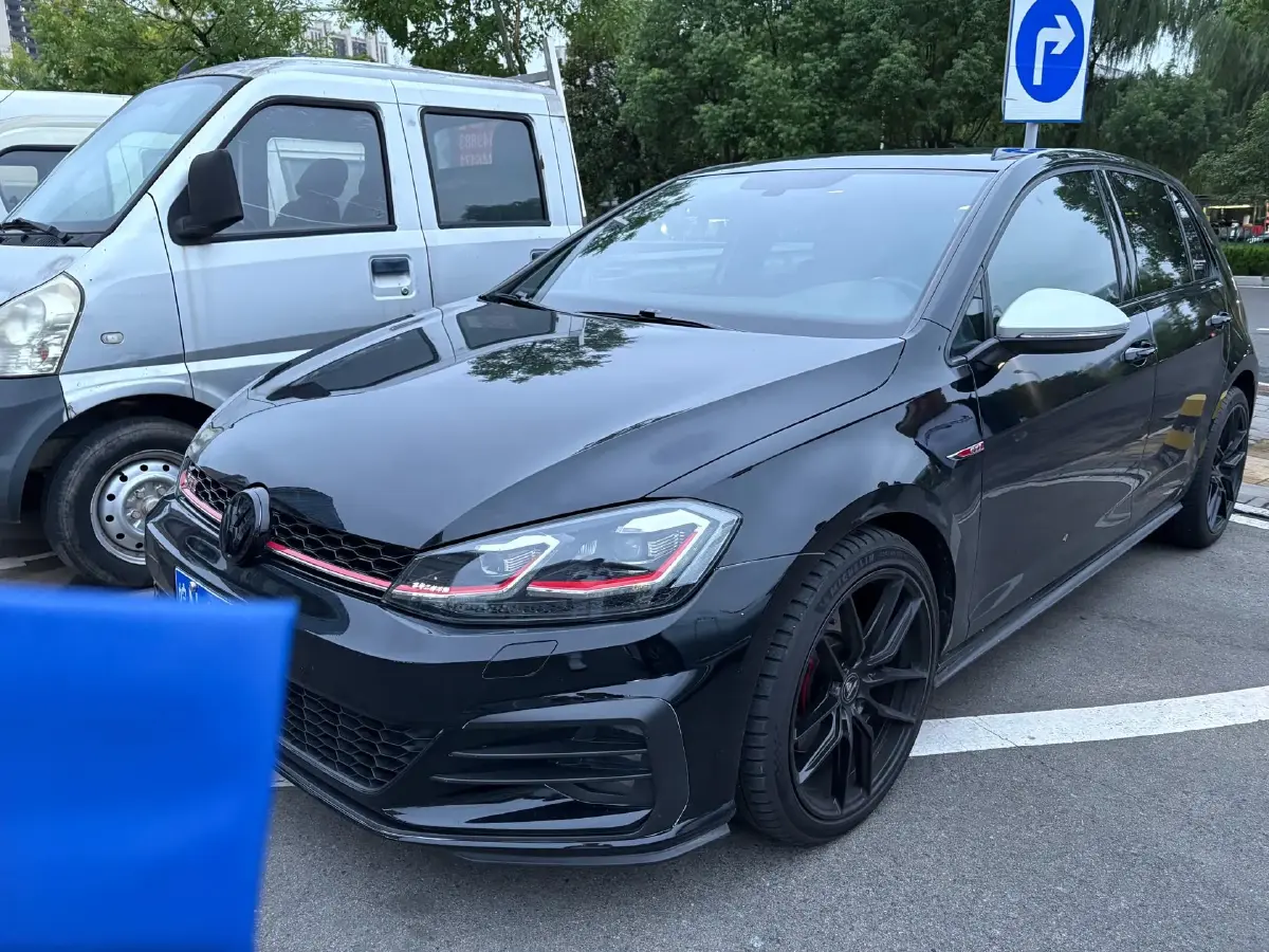 2018 Volkswagen GolfGTI 2.0T 220HP L4 7DCT