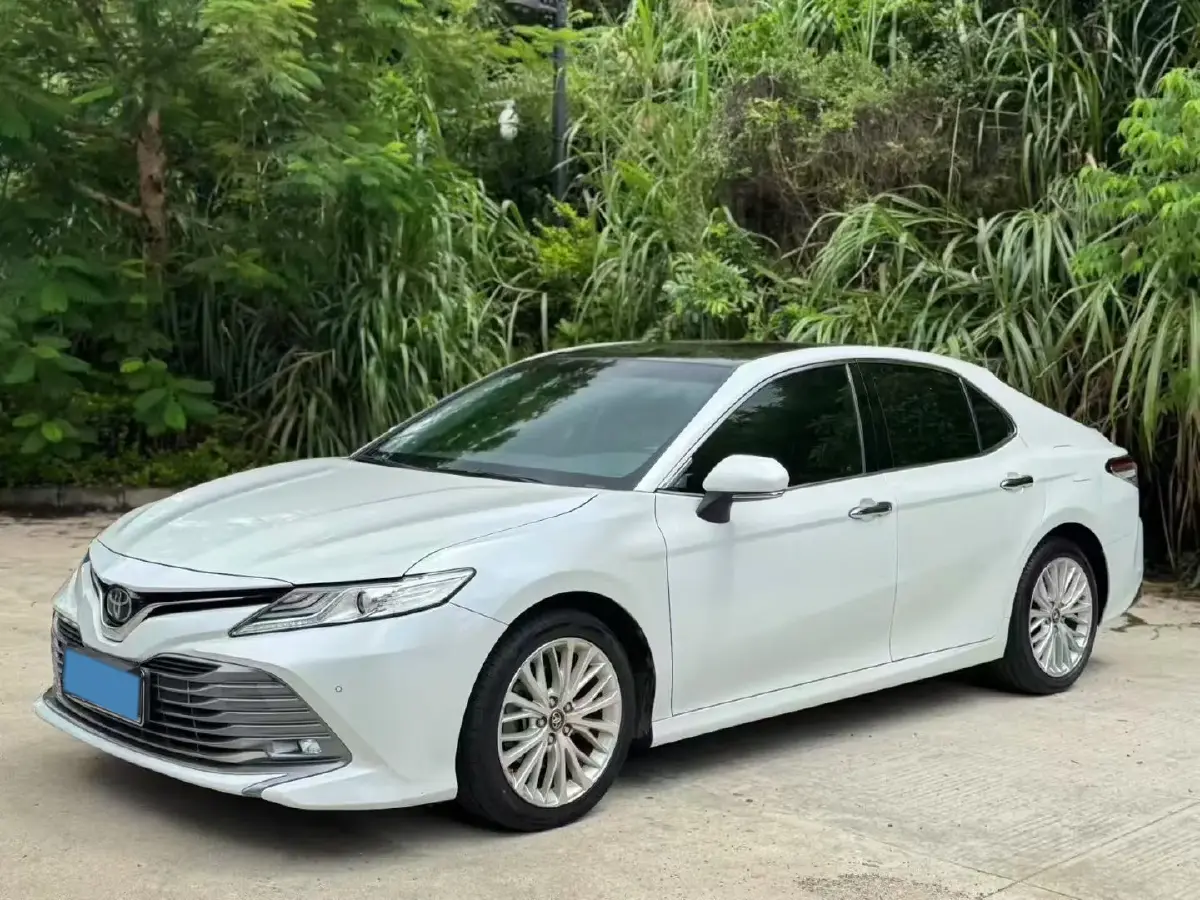 2019 Toyota Camry 2.5L 209HP L4 8AT