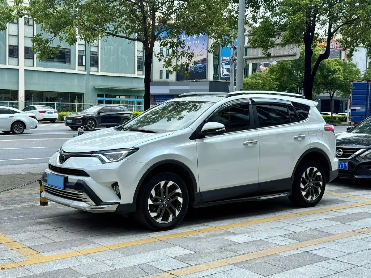 2018 Toyota RAV4 2.5L 180HP L4 6AT