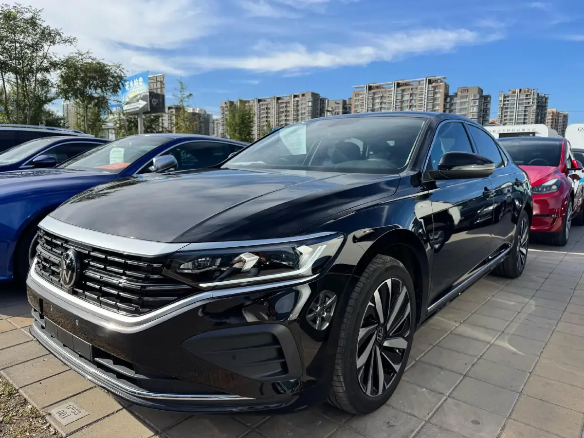 2024 Volkswagen Passat 2.0T 186HP L4 7DCT