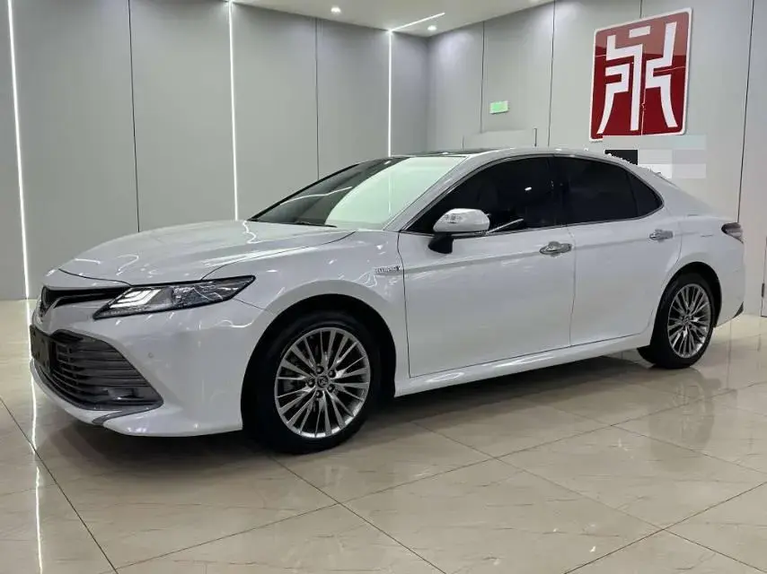 2019 Toyota Camry 2.5L 178HP L4 E-CVT Hybrid