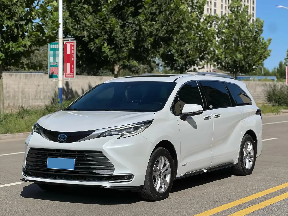 2021 Toyota Sienna 2.5L 192HP L4 E-CVT Hybrid