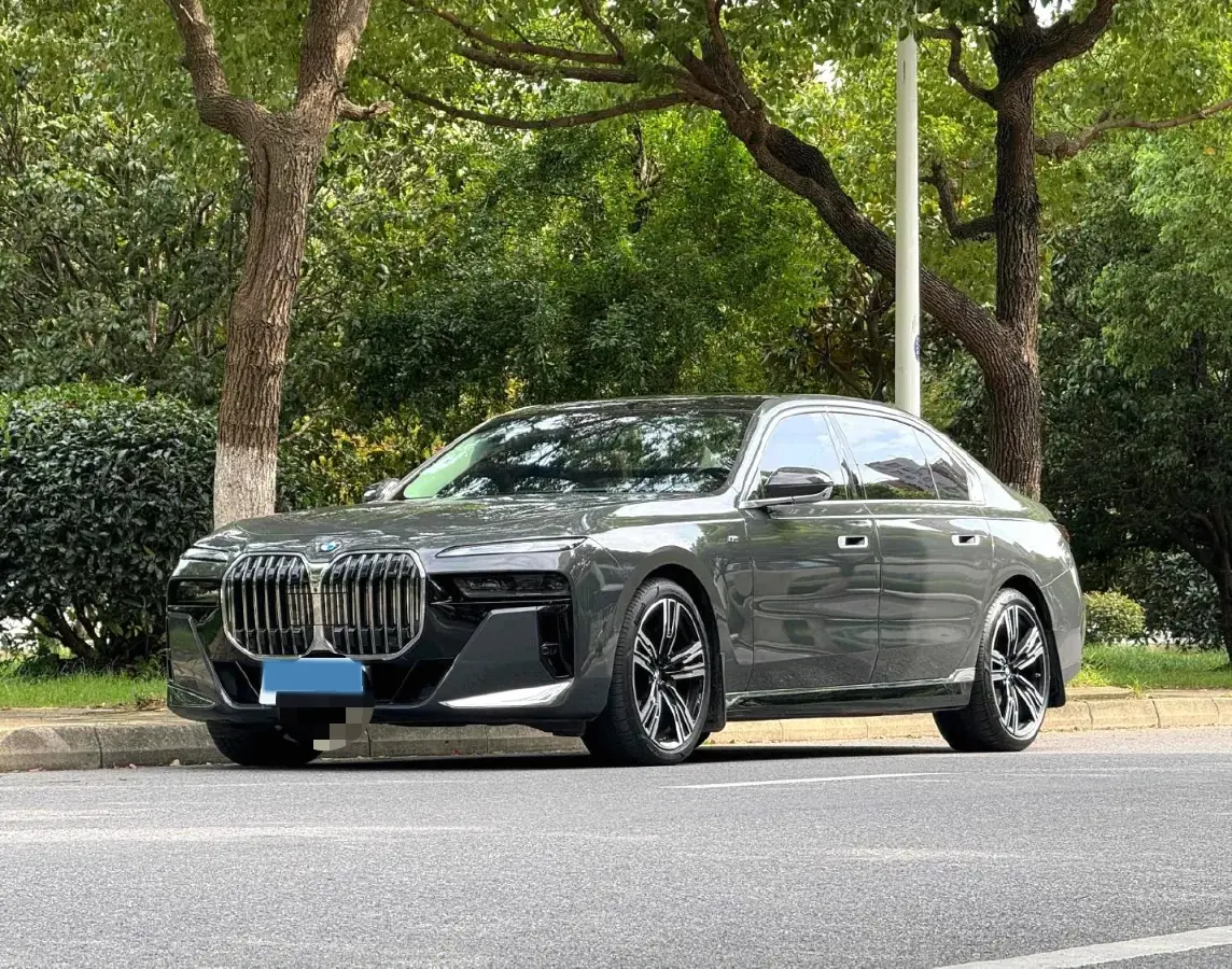 2023 BMW 7 Series 3.0T 381HP L6 8AT