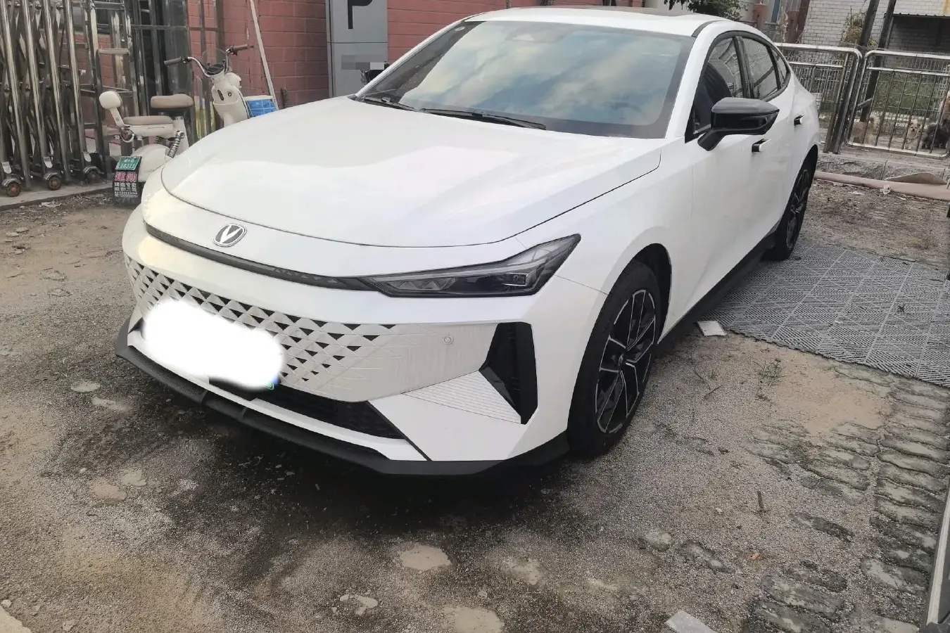 2024 ChangAn UNI-V iDD 1.5L 110HP L4 E-CVT PHEV 18.99KWH