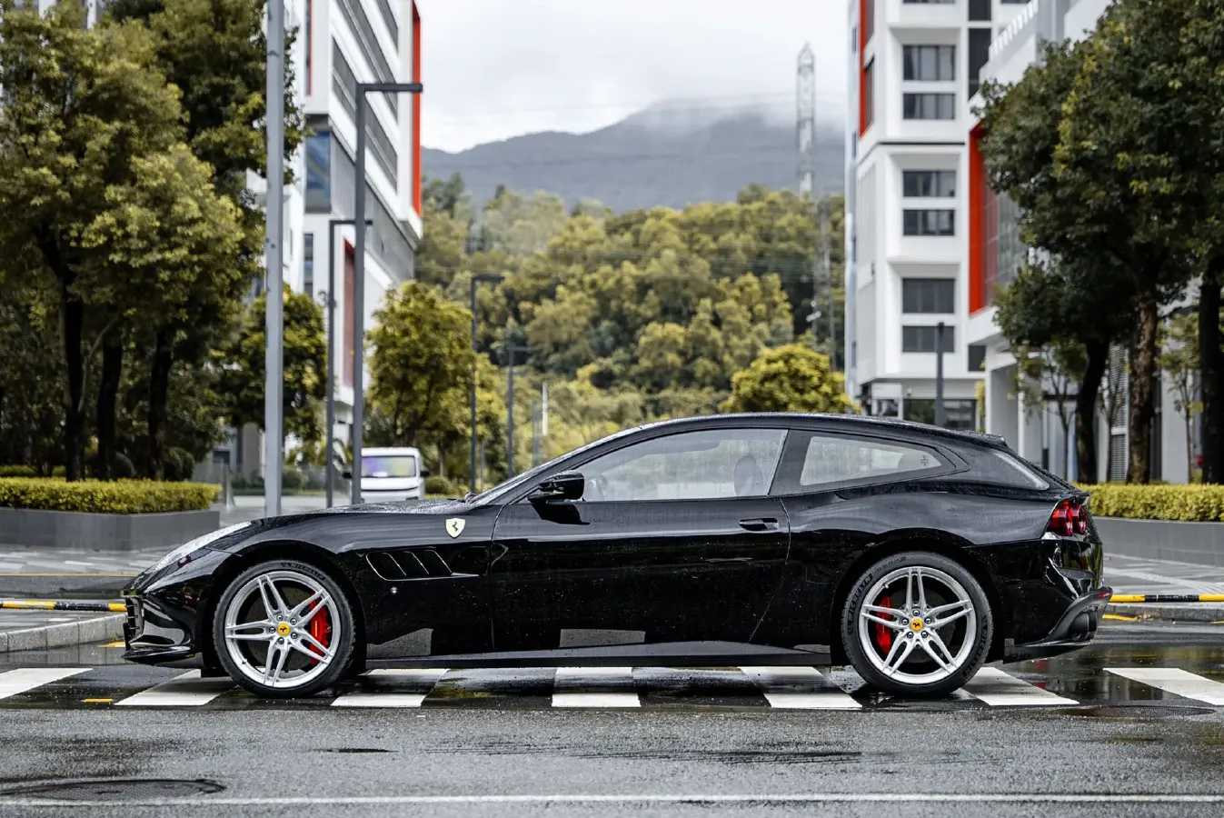 2017 Ferrari GTC4 Lusso 3.9T 609HP V8 7DCT,autocango,china used car exporter,china ev exporter,chinese used car exporter,chinese used ev exporter