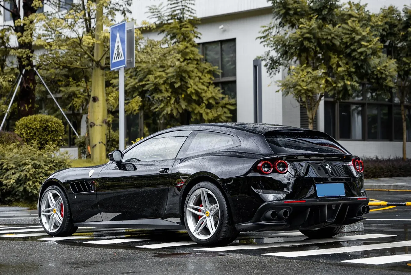 2017 Ferrari GTC4 Lusso 3.9T 609HP V8 7DCT,autocango,china used car exporter,china ev exporter,chinese used car exporter,chinese used ev exporter