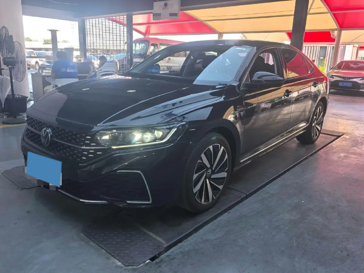 2022 Volkswagen Passat 2.0T 186HP L4 7DCT