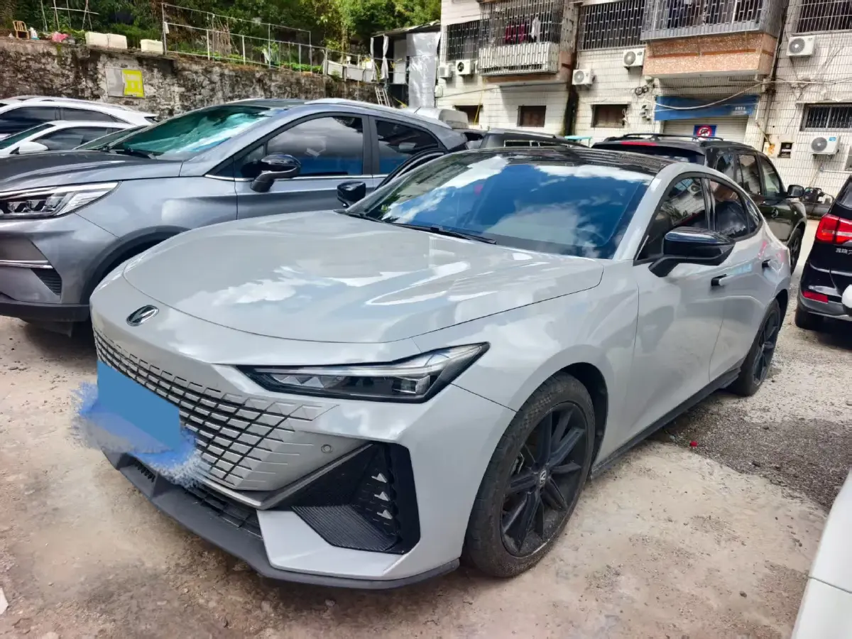 2022 ChangAn UNI-V 1.5T 188HP L4 7DCT