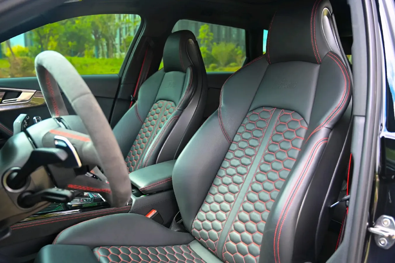 2022 Audi RS 4 2.9T 450HP V6 8AT,autocango,china used car exporter,china ev exporter,chinese used car exporter,chinese used ev exporter