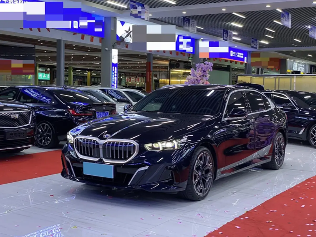 2024 BMW 5 Series 2.0T 258HP L4 8AT