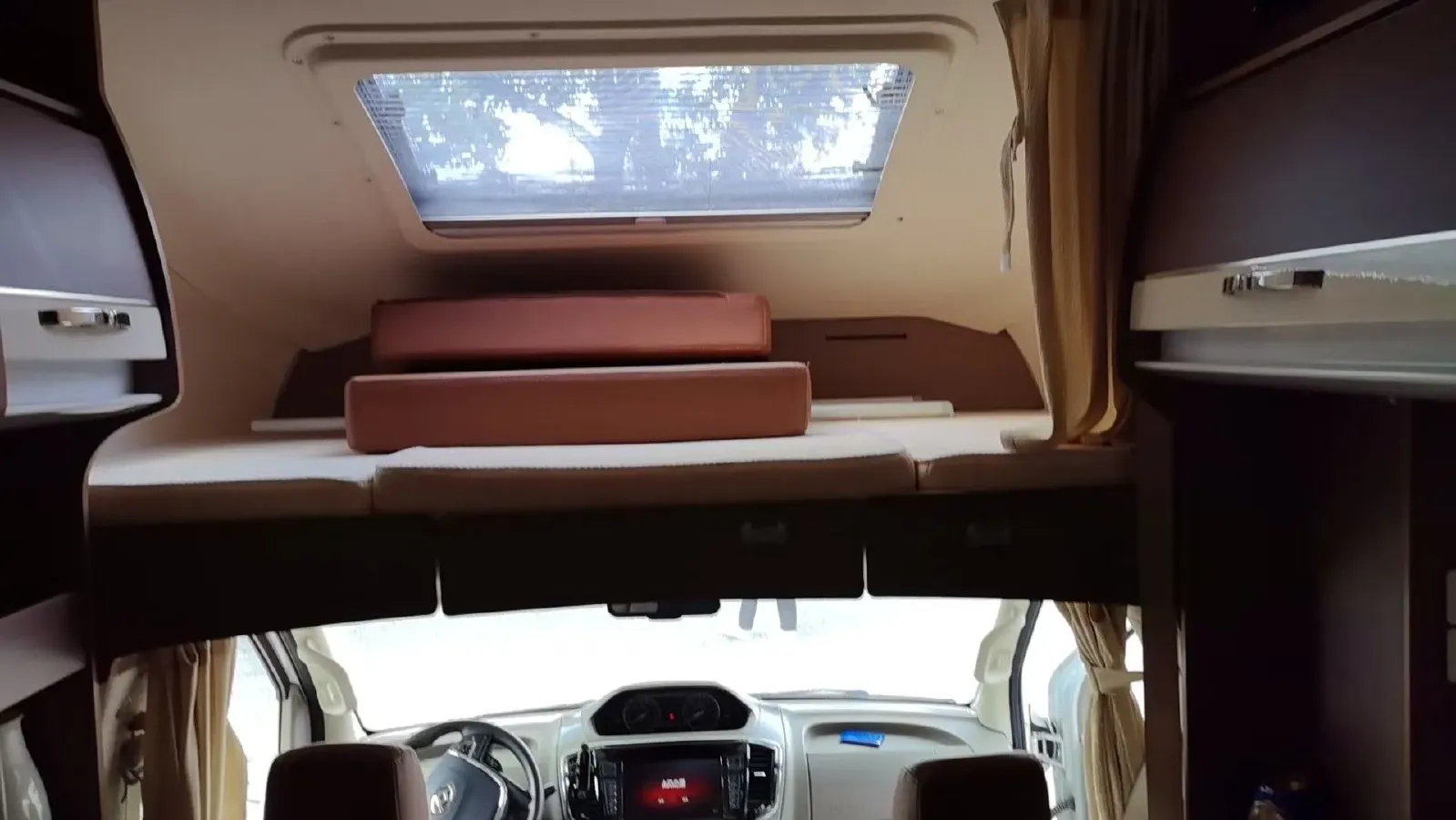 2021 MAXUS V80 RV 2.0T 139HP L4 6AMT,autocango,china used car exporter,china ev exporter,chinese used car exporter,chinese used ev exporter