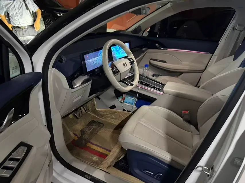 2022 Roewe Whale 2.0T 231HP L4 8AT,autocango,china used car exporter,china ev exporter,chinese used car exporter,chinese used ev exporter