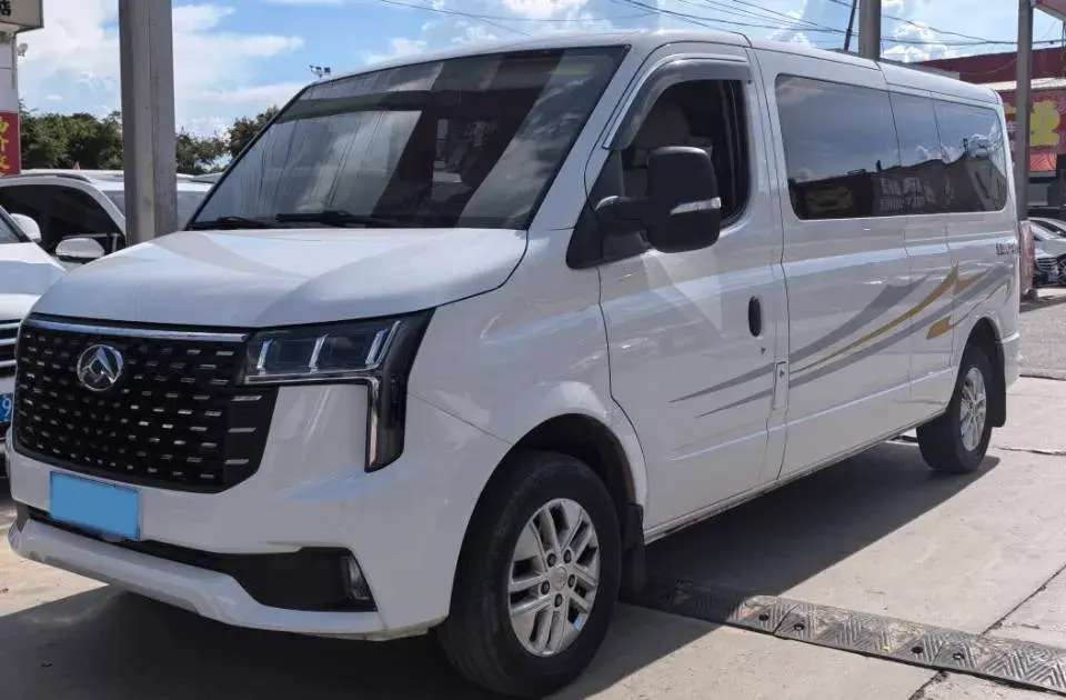 2025 MAXUS XinTu V80 2.0T 147HP L4 6MT