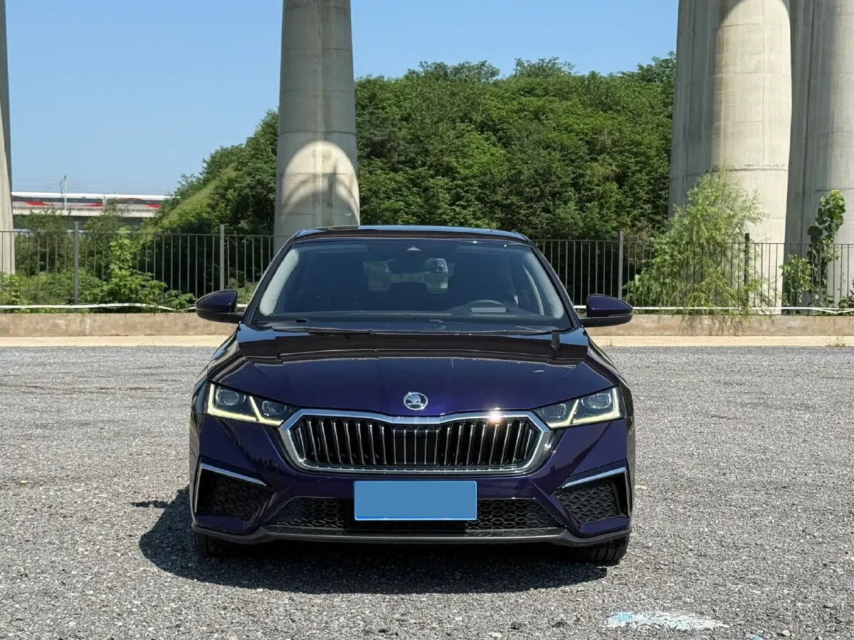 2021 Skoda Octavia 1.4T 150HP L4 7DCT,autocango,china used car exporter,china ev exporter,chinese used car exporter,chinese used ev exporter