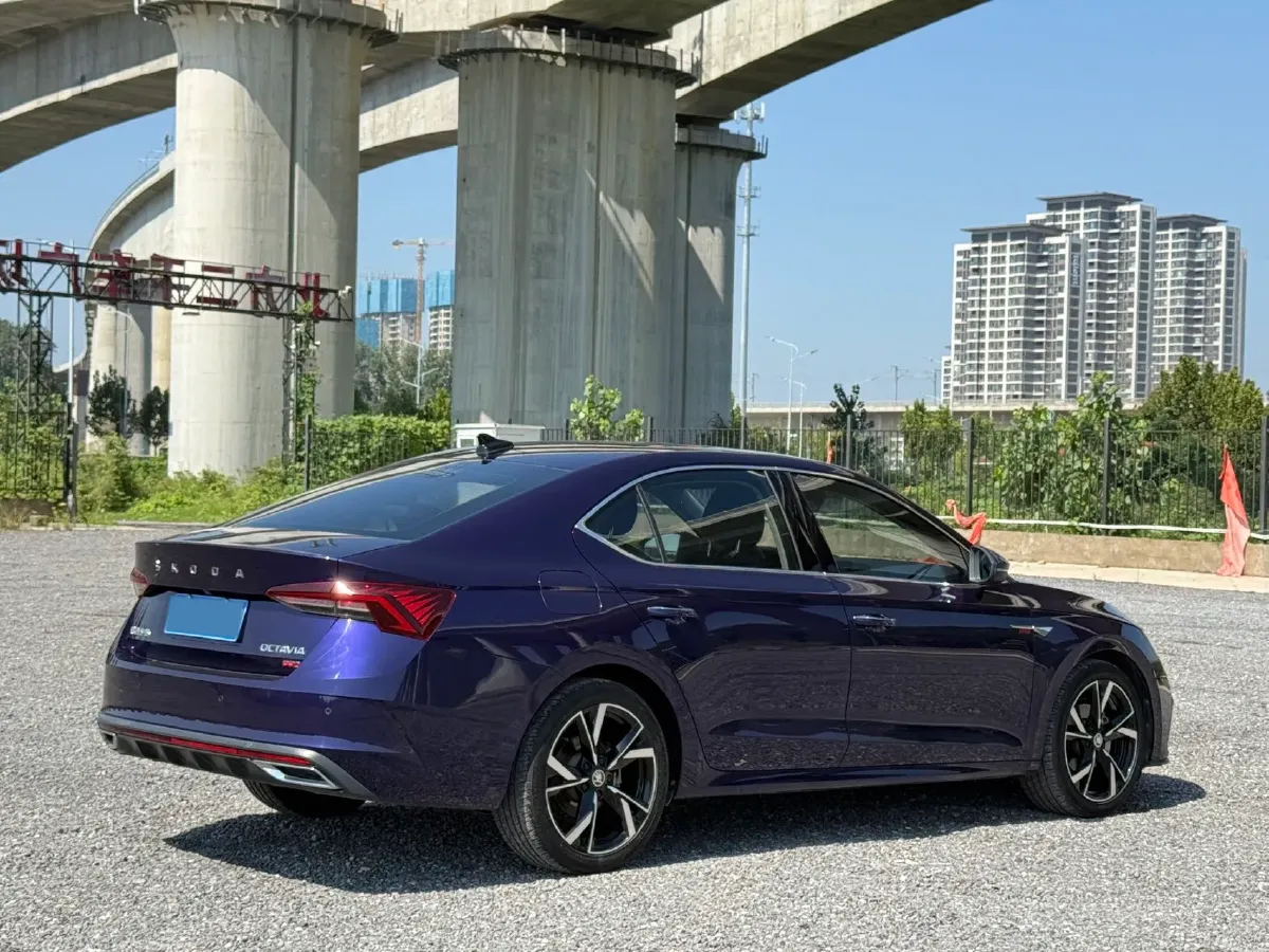 2021 Skoda Octavia 1.4T 150HP L4 7DCT,autocango,china used car exporter,china ev exporter,chinese used car exporter,chinese used ev exporter