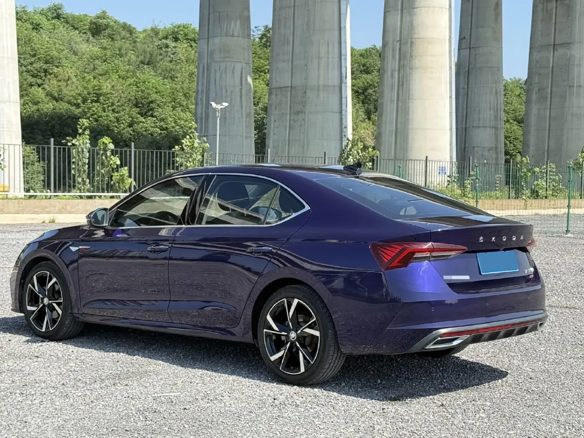 2021 Skoda Octavia 1.4T 150HP L4 7DCT,autocango,china used car exporter,china ev exporter,chinese used car exporter,chinese used ev exporter