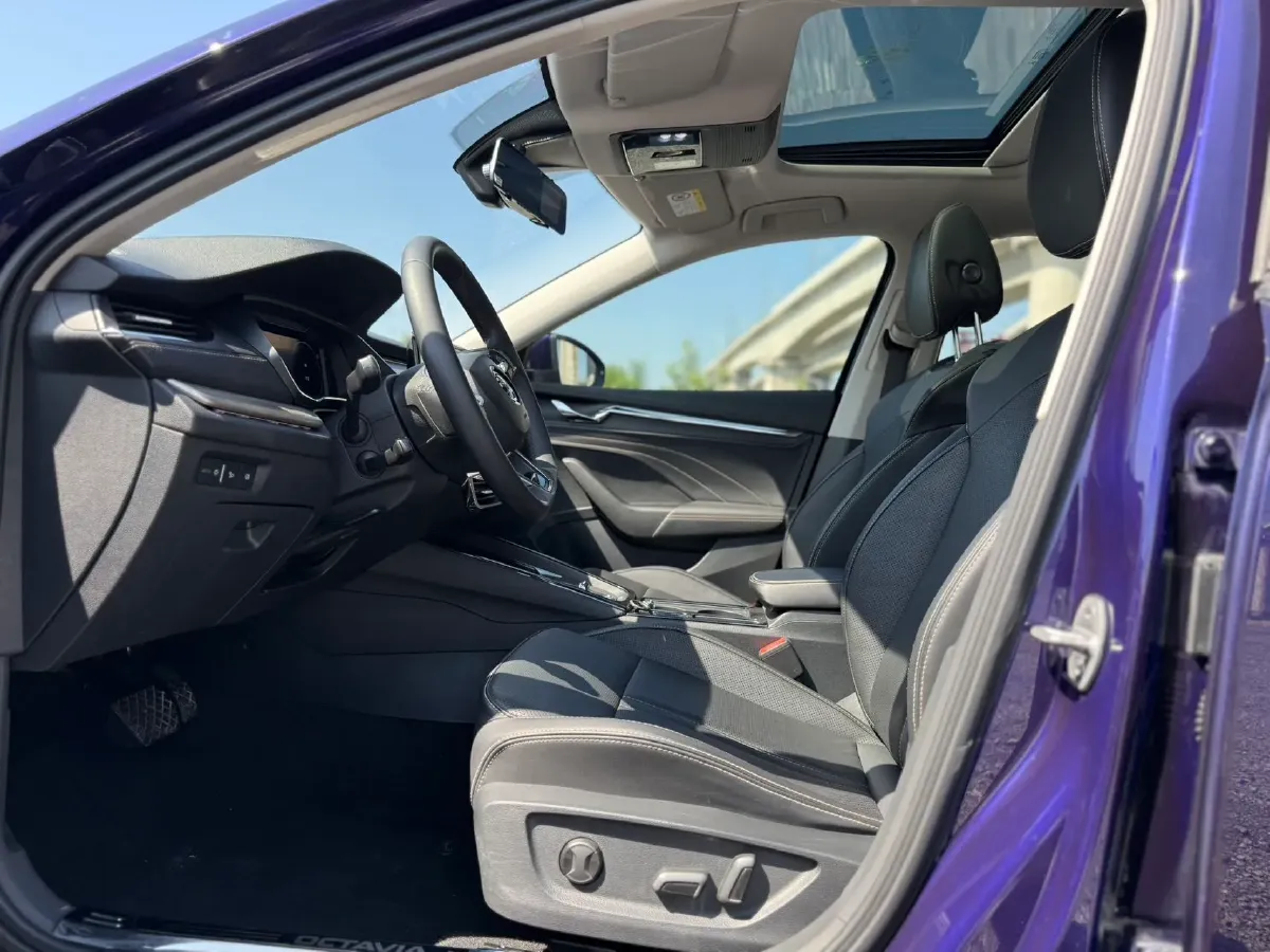 2021 Skoda Octavia 1.4T 150HP L4 7DCT,autocango,china used car exporter,china ev exporter,chinese used car exporter,chinese used ev exporter