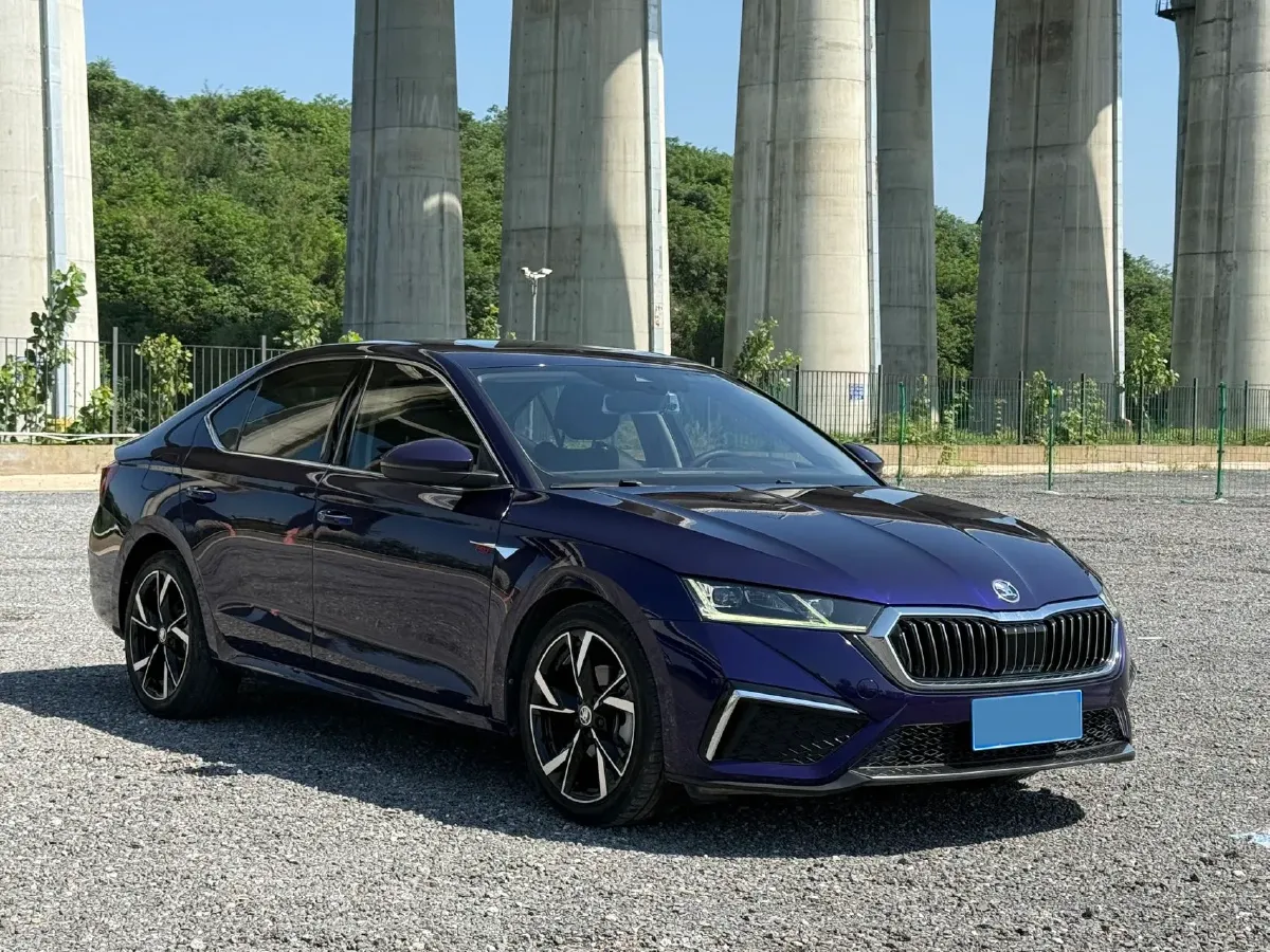 2021 Skoda Octavia 1.4T 150HP L4 7DCT,autocango,china used car exporter,china ev exporter,chinese used car exporter,chinese used ev exporter