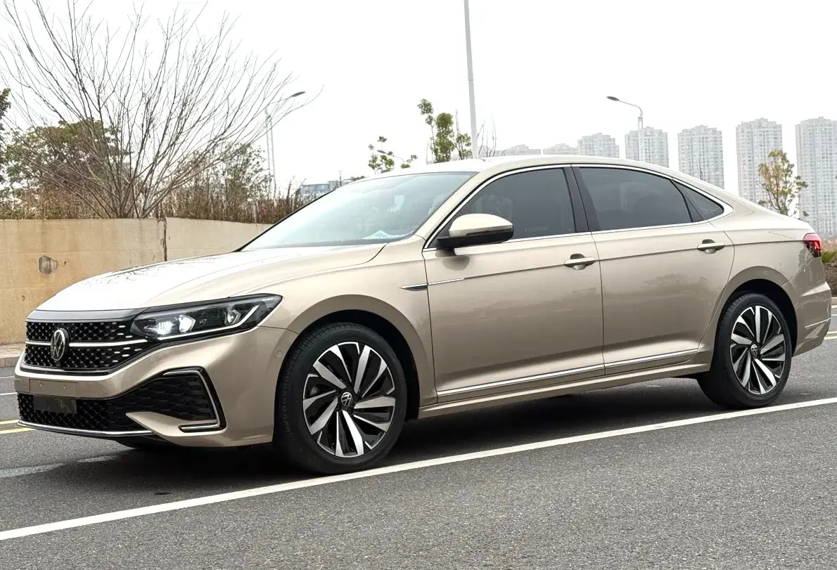 2022 Volkswagen Passat 2.0T 186HP L4 7DCT