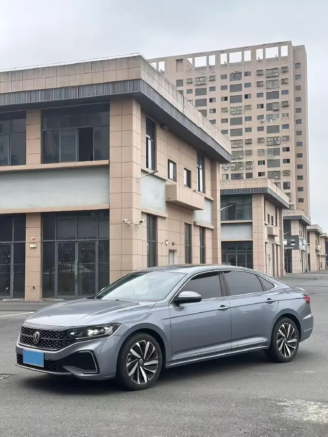 2022 Volkswagen Passat 2.0T 186HP L4 7DCT