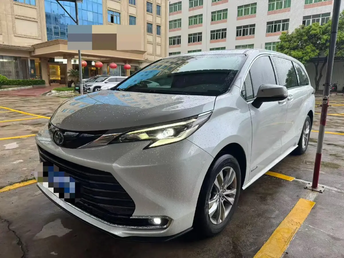2023 Toyota Sienna 2.5L 189HP L4 E-CVT Hybrid