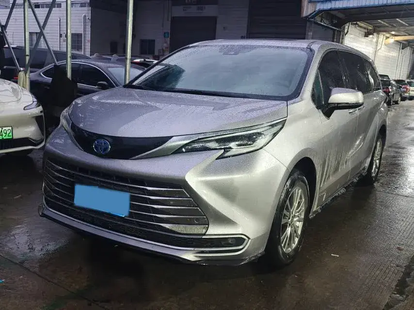 2021 Toyota Sienna 2.5L 192HP L4 E-CVT Hybrid