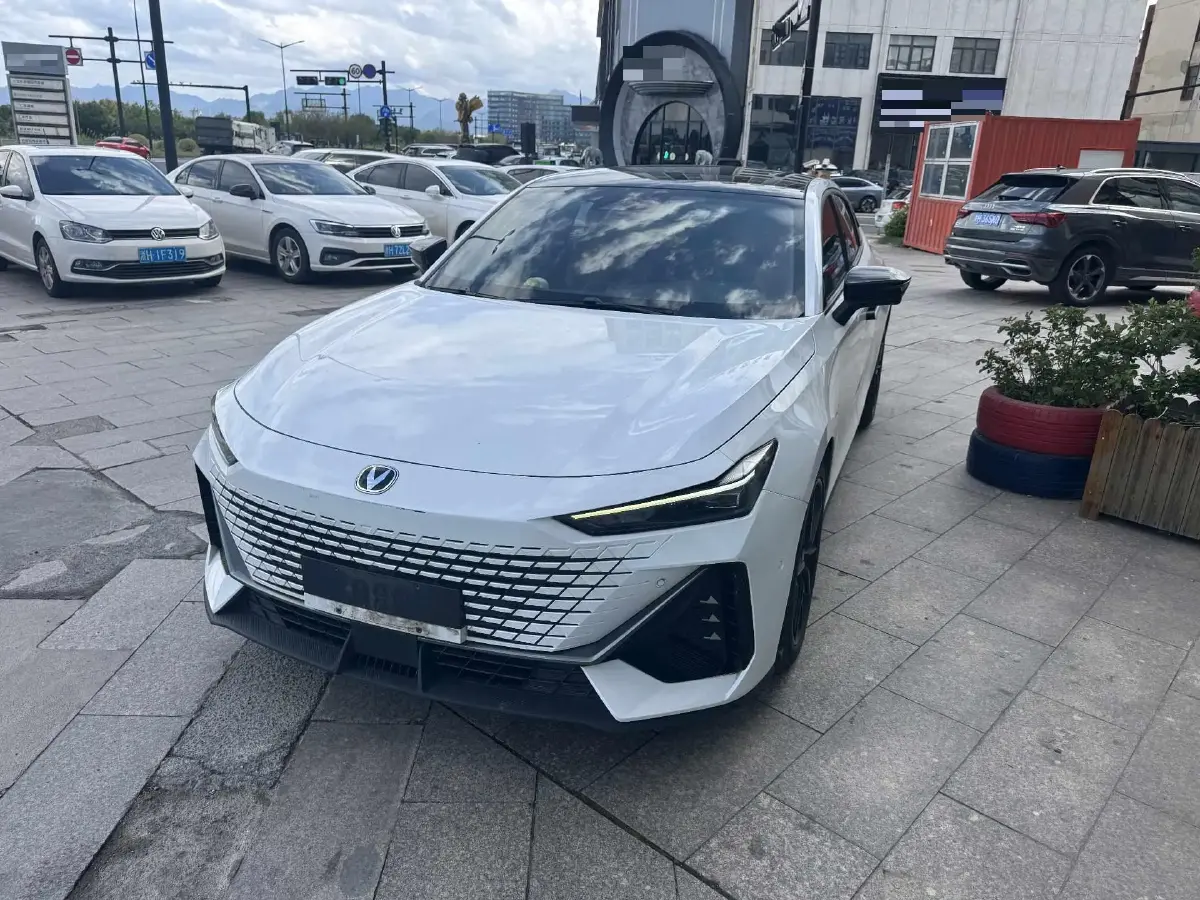 2022 ChangAn UNI-V 1.5T 188HP L4 7DCT