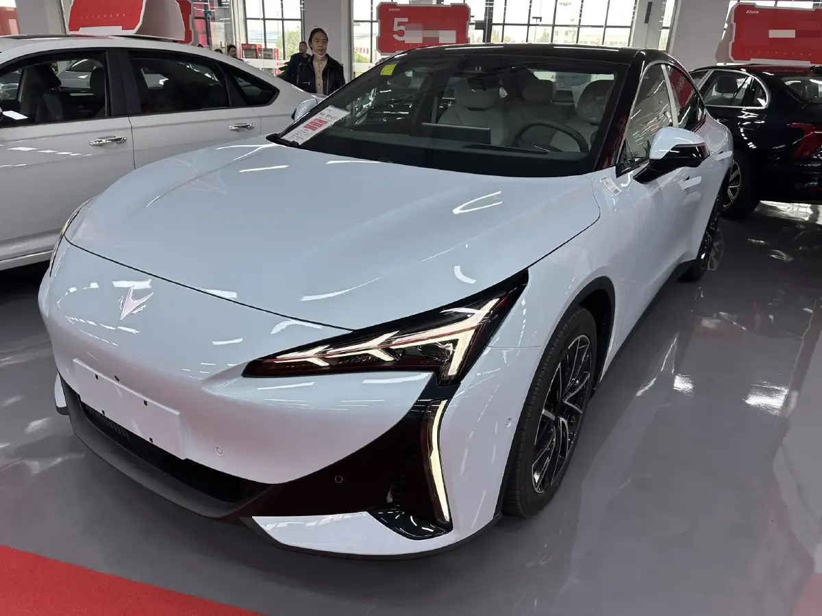 2025 ARCFOX αS5 BEV