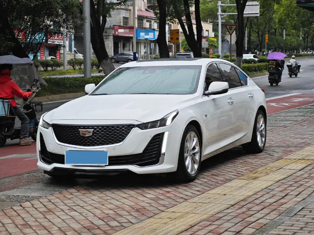 2022 Cadillac CT5 2.0T 237HP L4 10AT