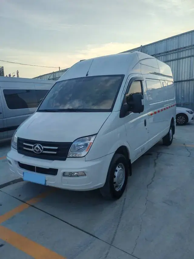 2023 MAXUS XinTu V80 2.0T 127HP L4 6MT