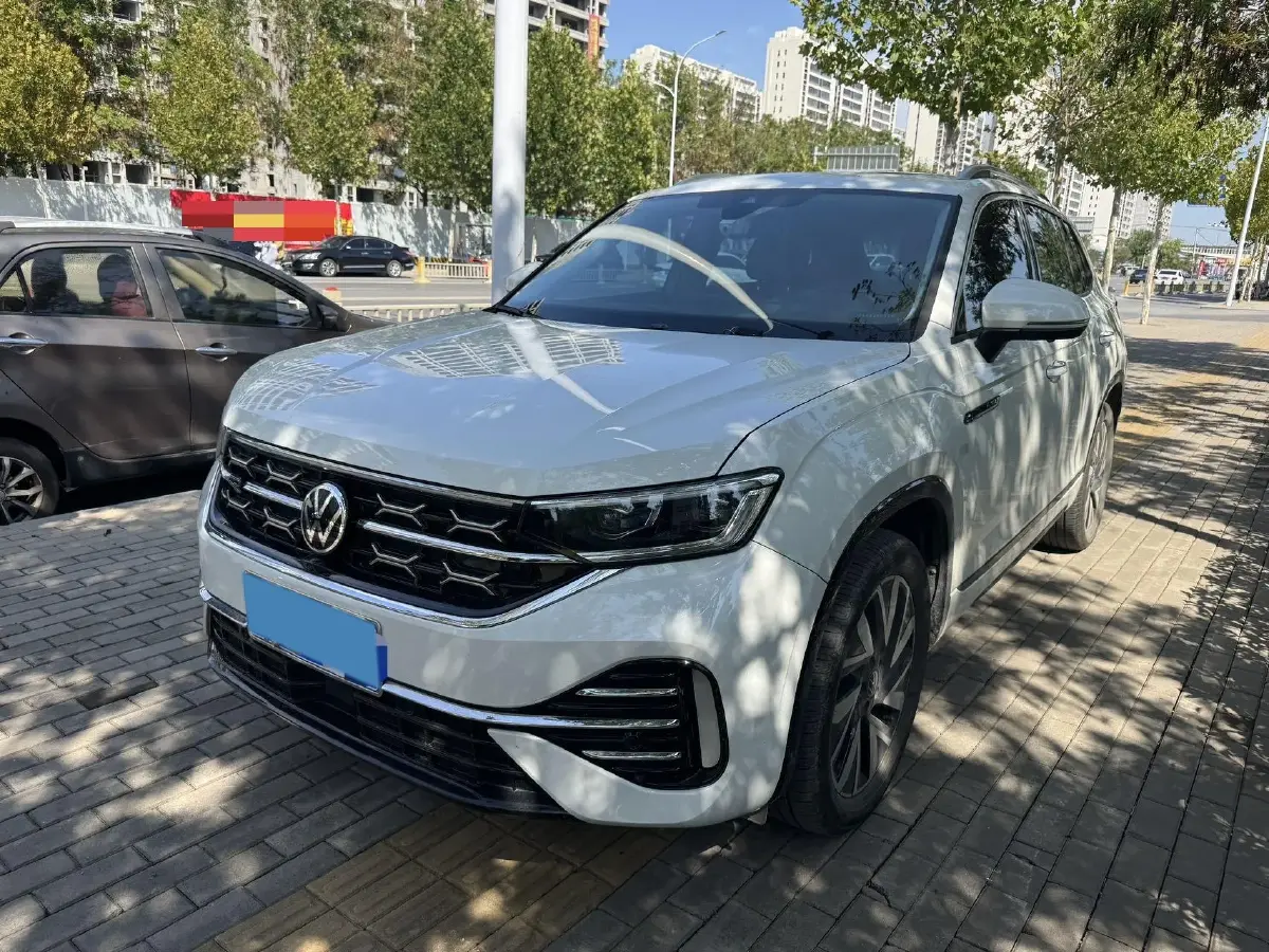 2023 Volkswagen Tayron 2.0T 220HP L4 7DCT