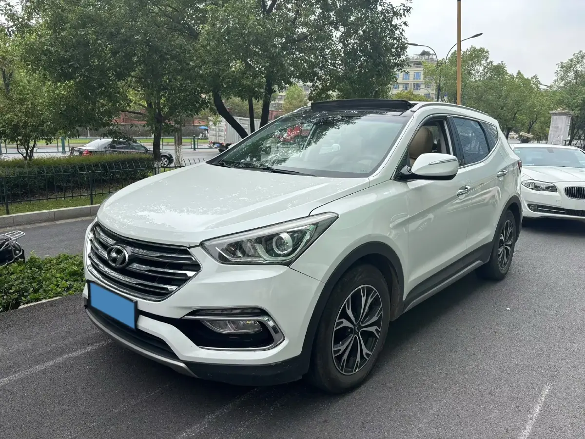 2017 Hyundai Santafe 2.0T 245HP L4 6AT