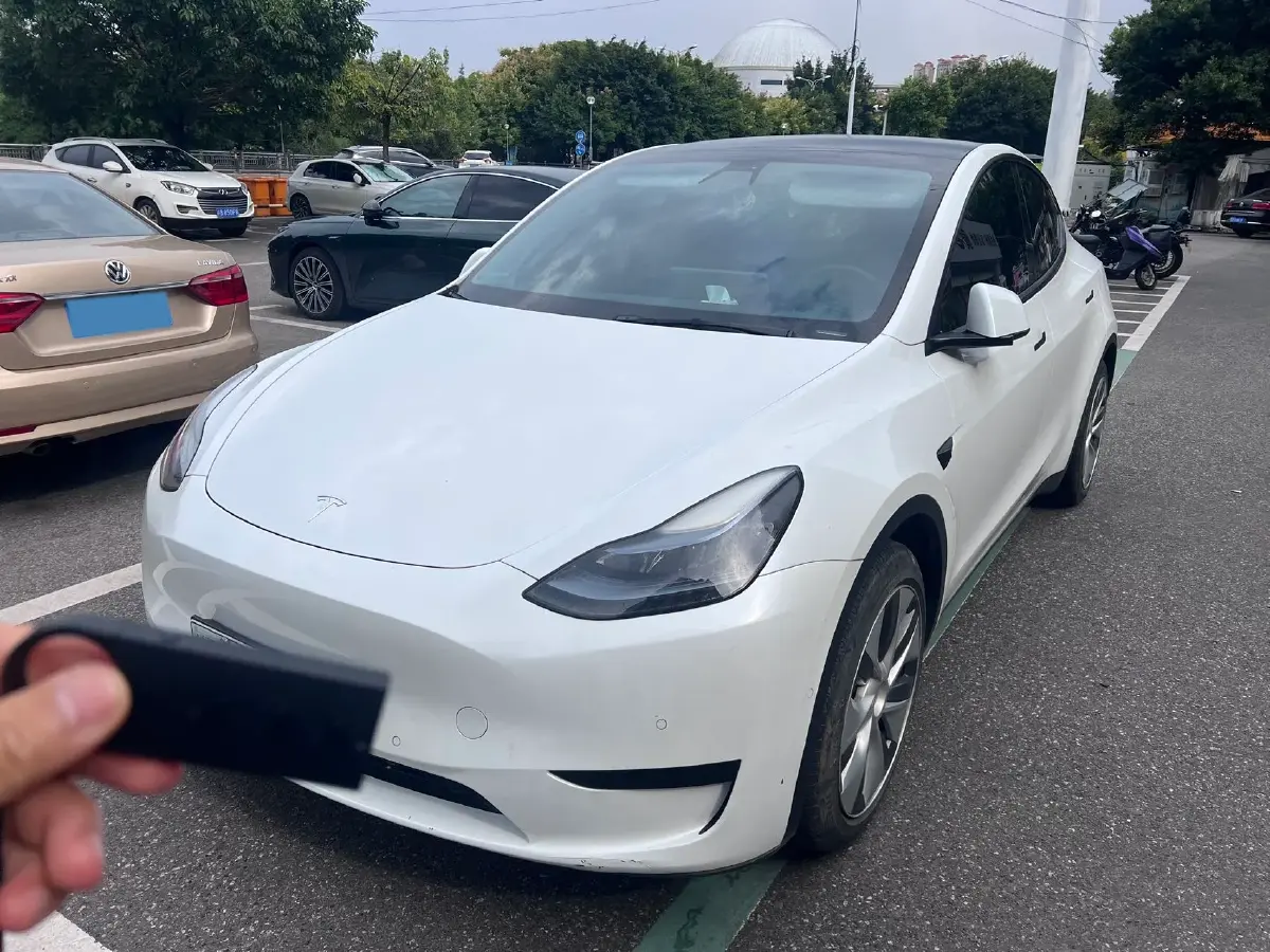 2022 Tesla Model Y BEV 60KWH