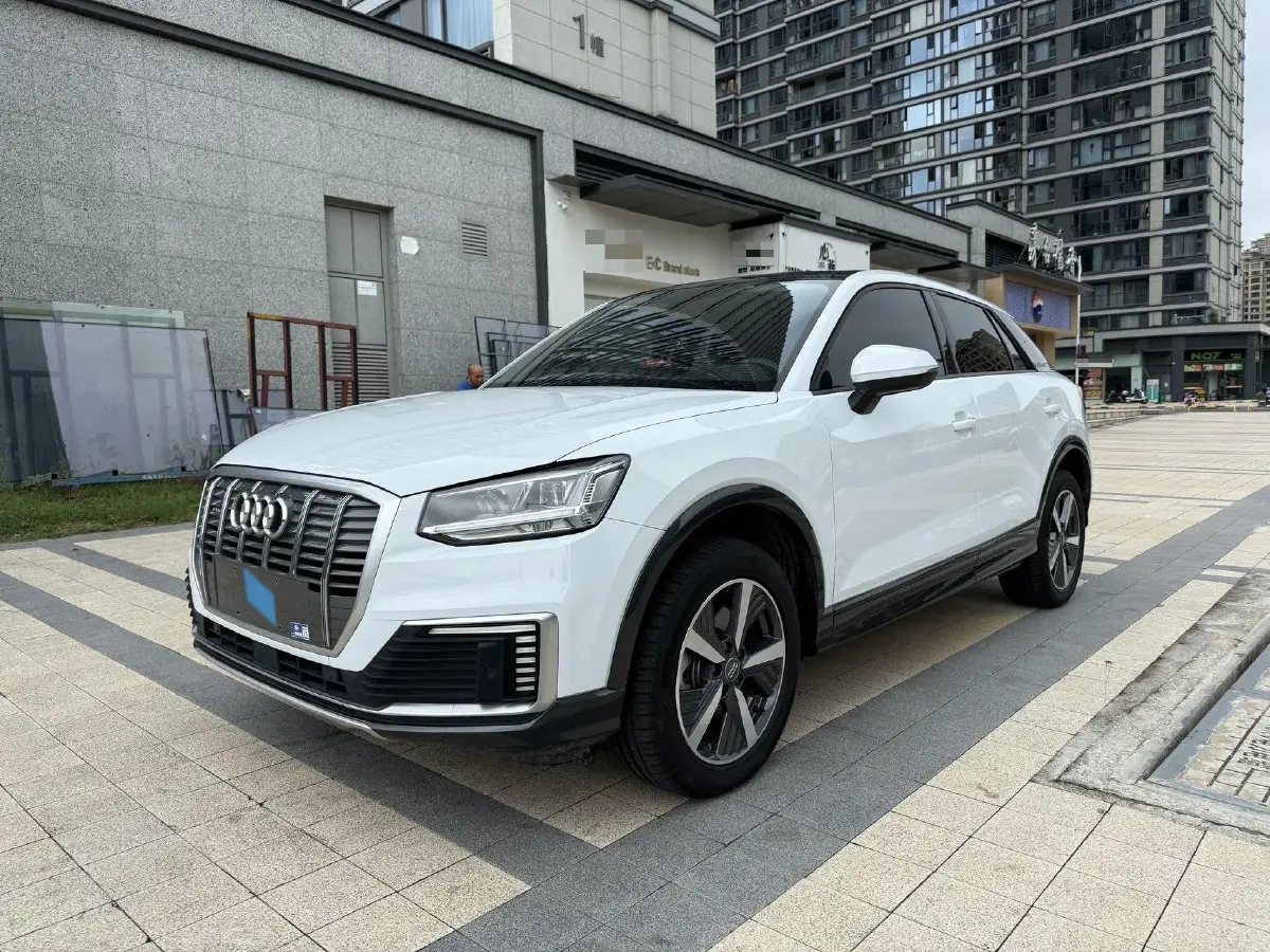 2019 Audi Q2L e-tron BEV 39.7KWH