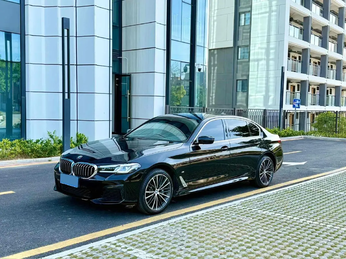 2022 BMW 5 Series 2.0T 252HP L4 8AT