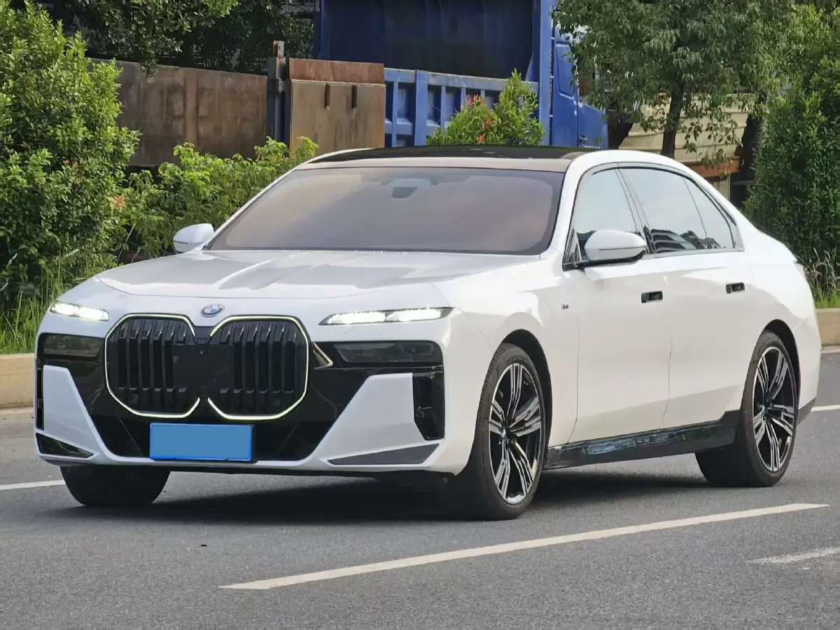 2023 BMW 7 Series 3.0T 381HP L6 8AT