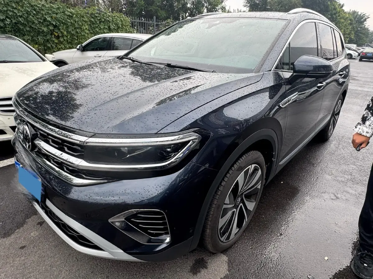 2024 Volkswagen Talagon 2.0T 220HP L4 7DCT