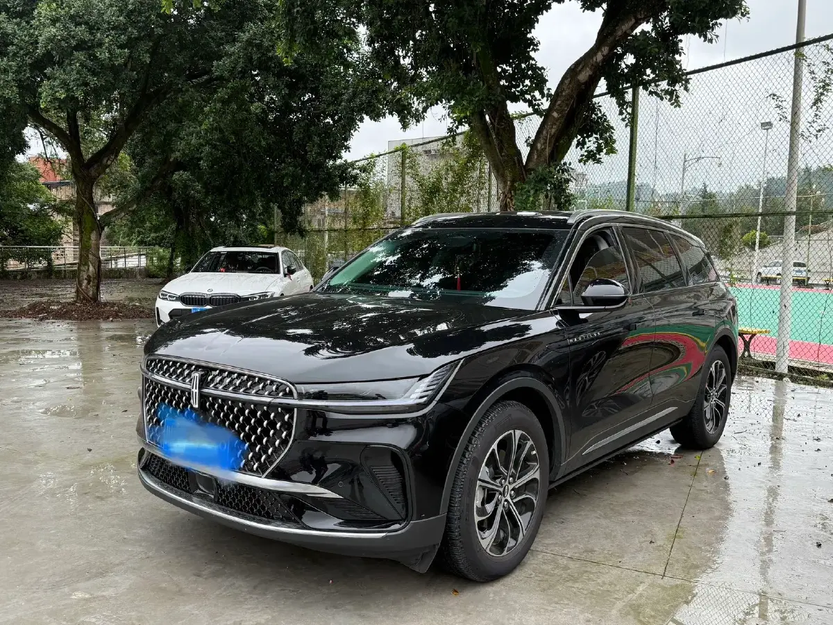 2025 Lincoln Nautilus 2.0T 261HP L4 8AT