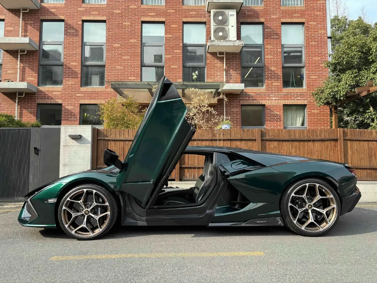 2023 Lamborghini Revuelto 6.5L 826HP V12 8DCT PHEV 3.8KWH,autocango,china used car exporter,china ev exporter,chinese used car exporter,chinese used ev exporter