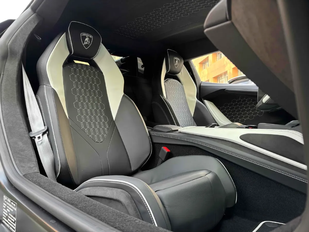 2023 Lamborghini Revuelto 6.5L 826HP V12 8DCT PHEV 3.8KWH,autocango,china used car exporter,china ev exporter,chinese used car exporter,chinese used ev exporter