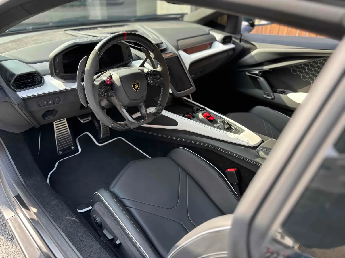 2023 Lamborghini Revuelto 6.5L 826HP V12 8DCT PHEV 3.8KWH,autocango,china used car exporter,china ev exporter,chinese used car exporter,chinese used ev exporter