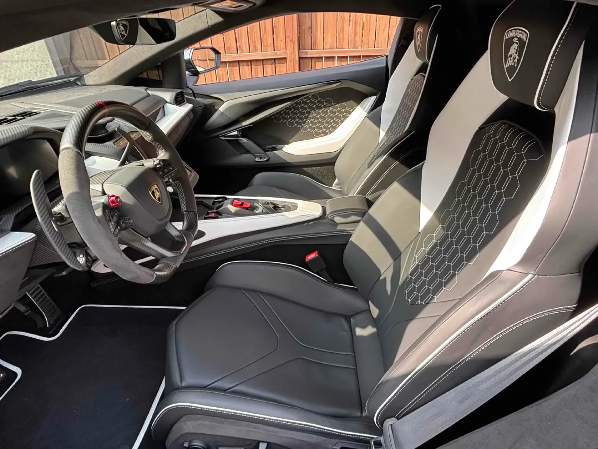 2023 Lamborghini Revuelto 6.5L 826HP V12 8DCT PHEV 3.8KWH,autocango,china used car exporter,china ev exporter,chinese used car exporter,chinese used ev exporter