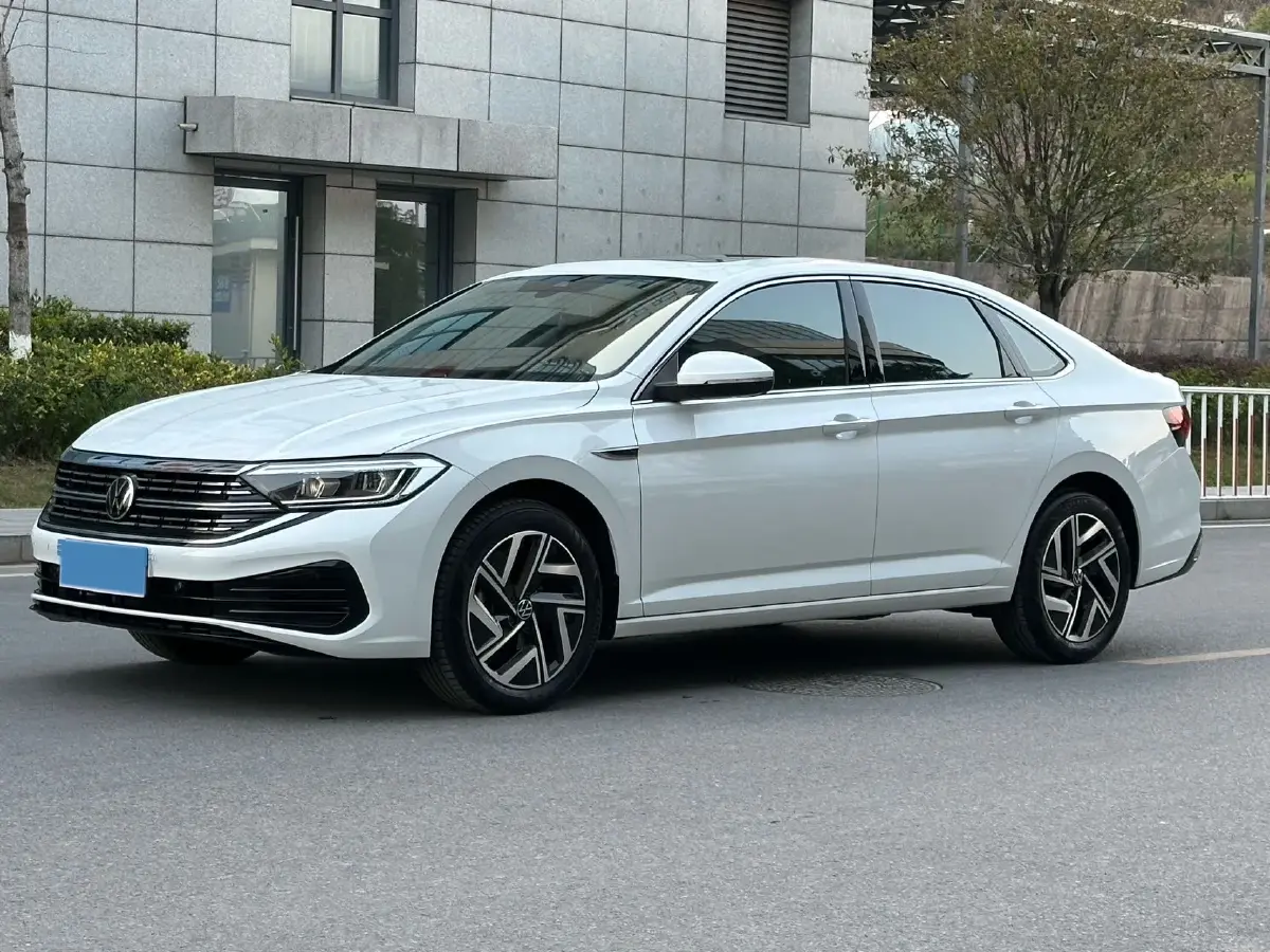 2023 Volkswagen Sagitar 1.5T 160HP L4 7DCT