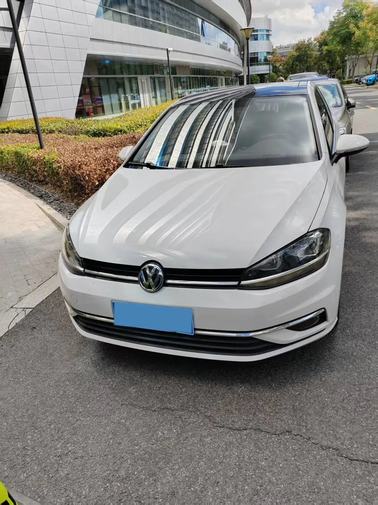 2019 VOLKSWAGEN GOLF thumbnail 3