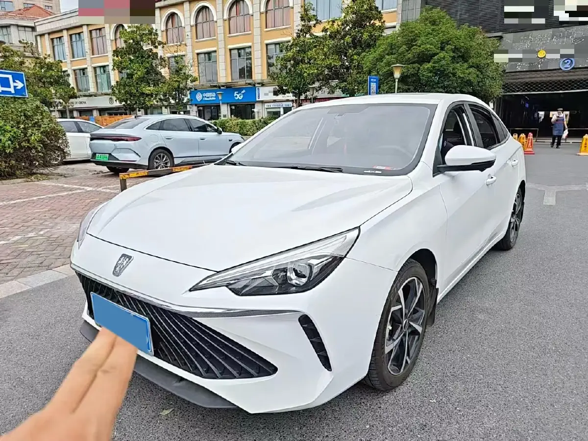 2023 Roewe i5 1.5L 129HP L4 CVT